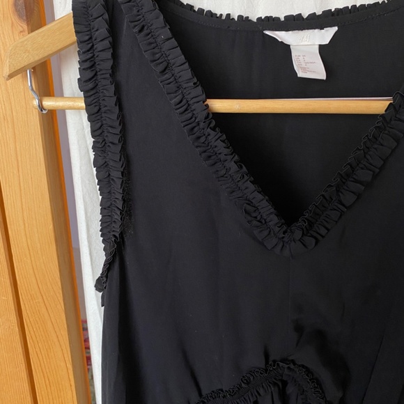 NWOT H&M black ruffle dress - Picture 4 of 9